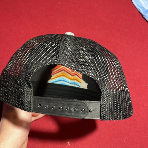 Mountains hat - Picture 3 of 3